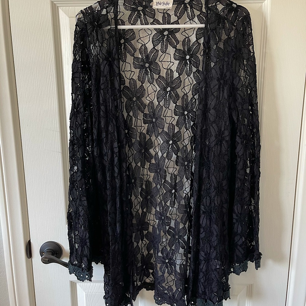 Love Sadie Bell Sleeved Lace Kimono Top